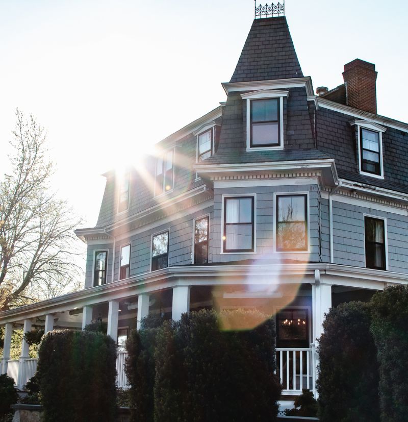 Exterior image of the Inn at Hastings Park