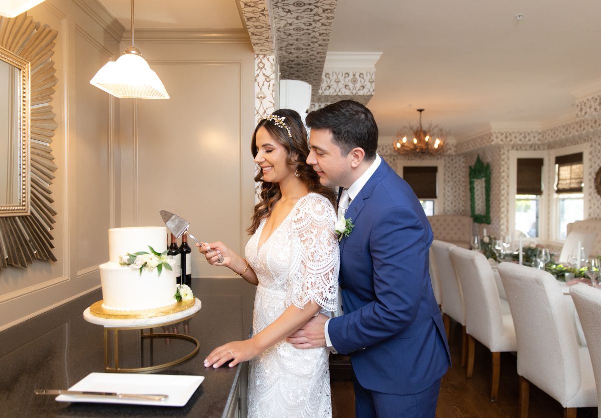 married couple cutting cake