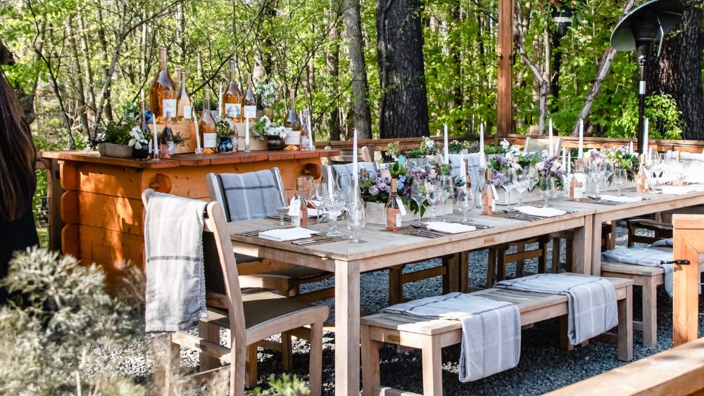 Garden seating table at the Inn at Hastings Park