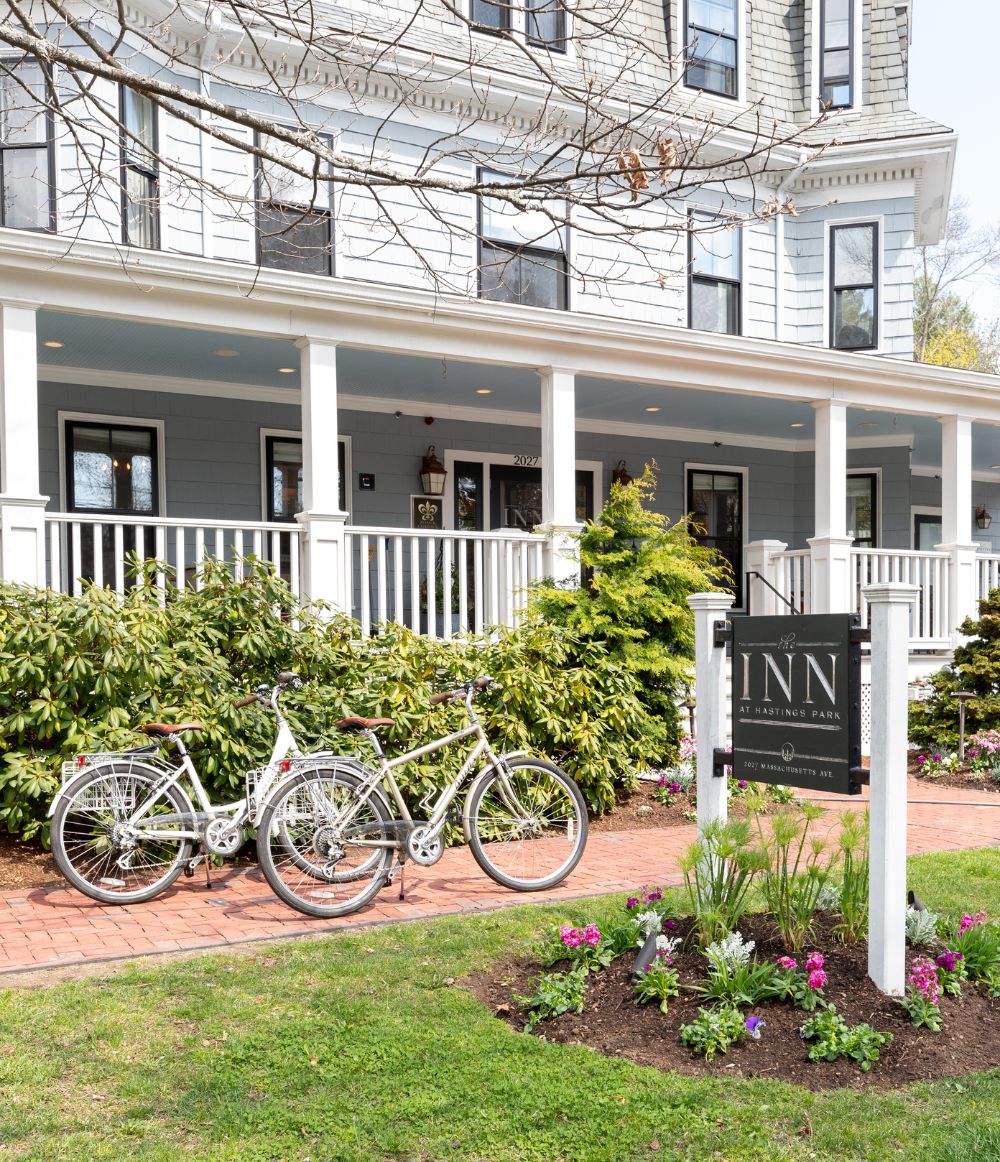 Exterior image of the Inn at Hastings Park with bikes